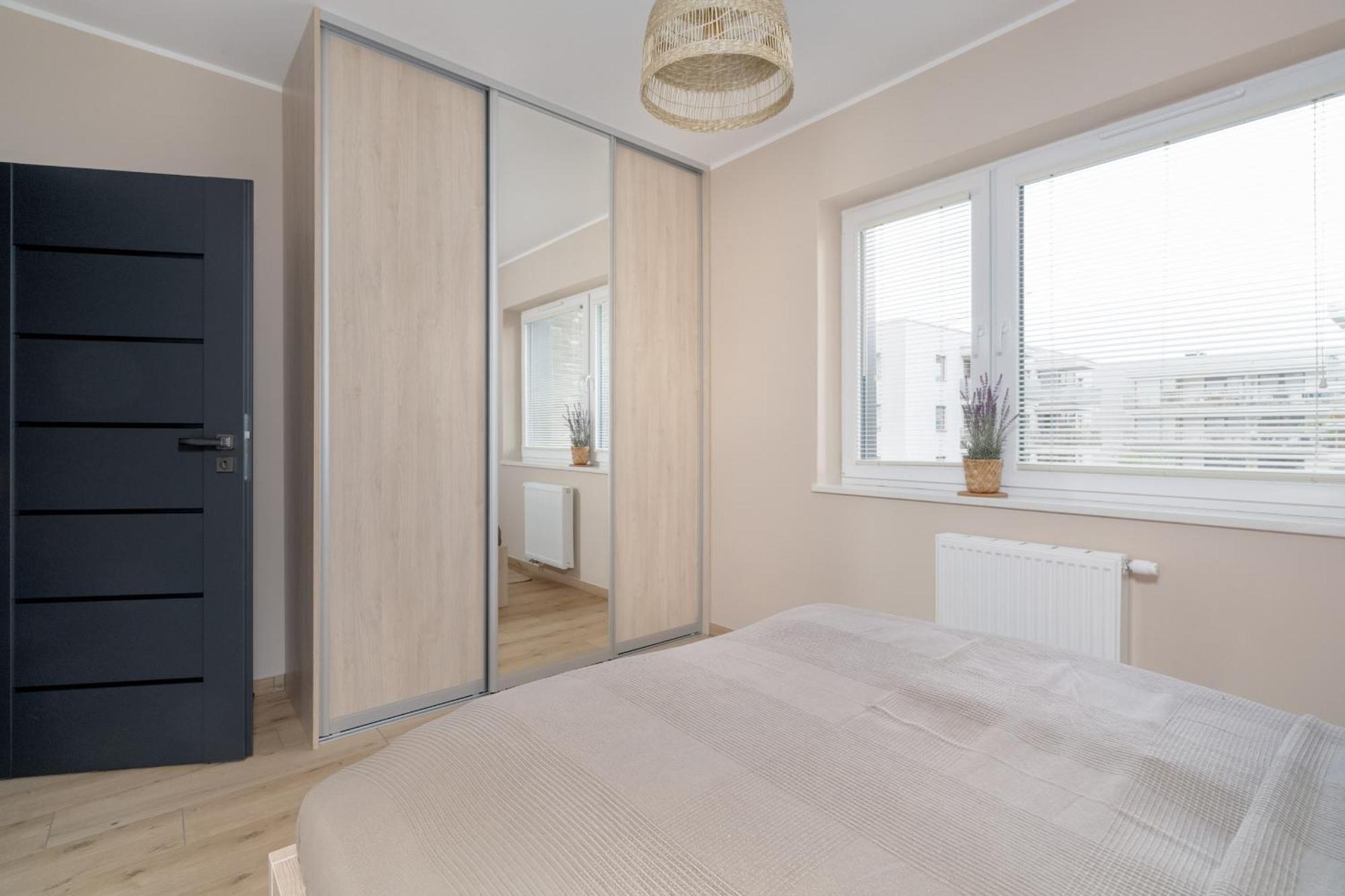 Cosy And Bright Apartment With Parking In Poznan By Noclegi Renters Екстер'єр фото
