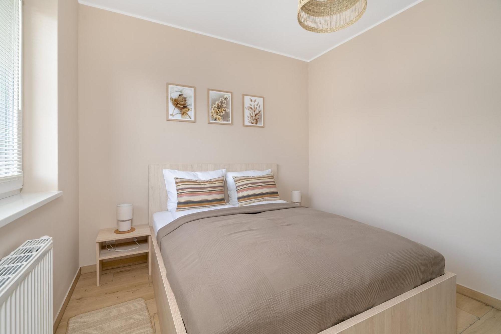 Cosy And Bright Apartment With Parking In Poznan By Noclegi Renters Екстер'єр фото