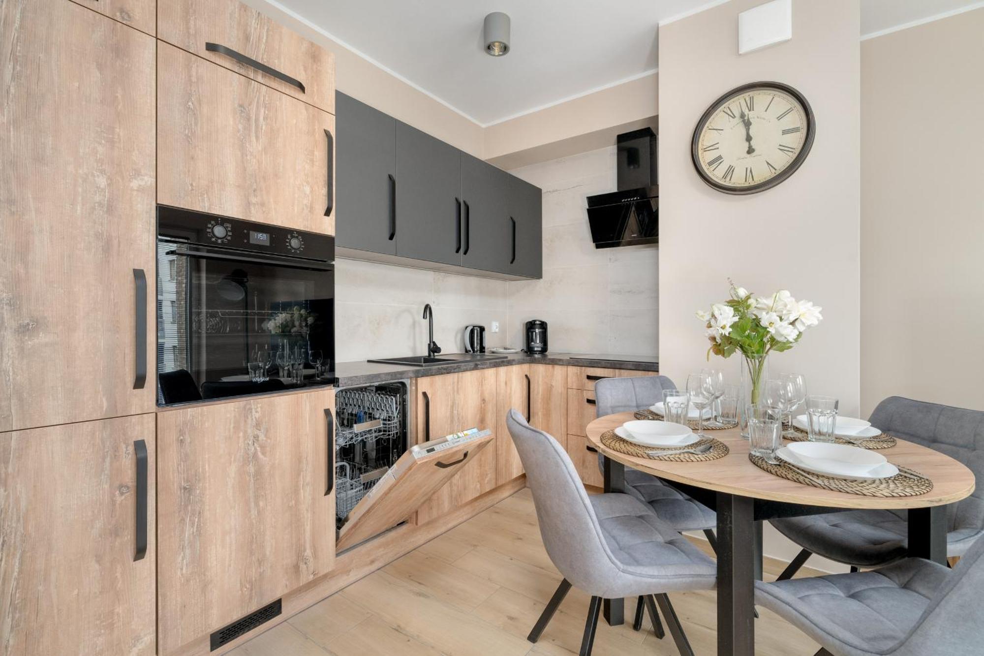 Cosy And Bright Apartment With Parking In Poznan By Noclegi Renters Екстер'єр фото
