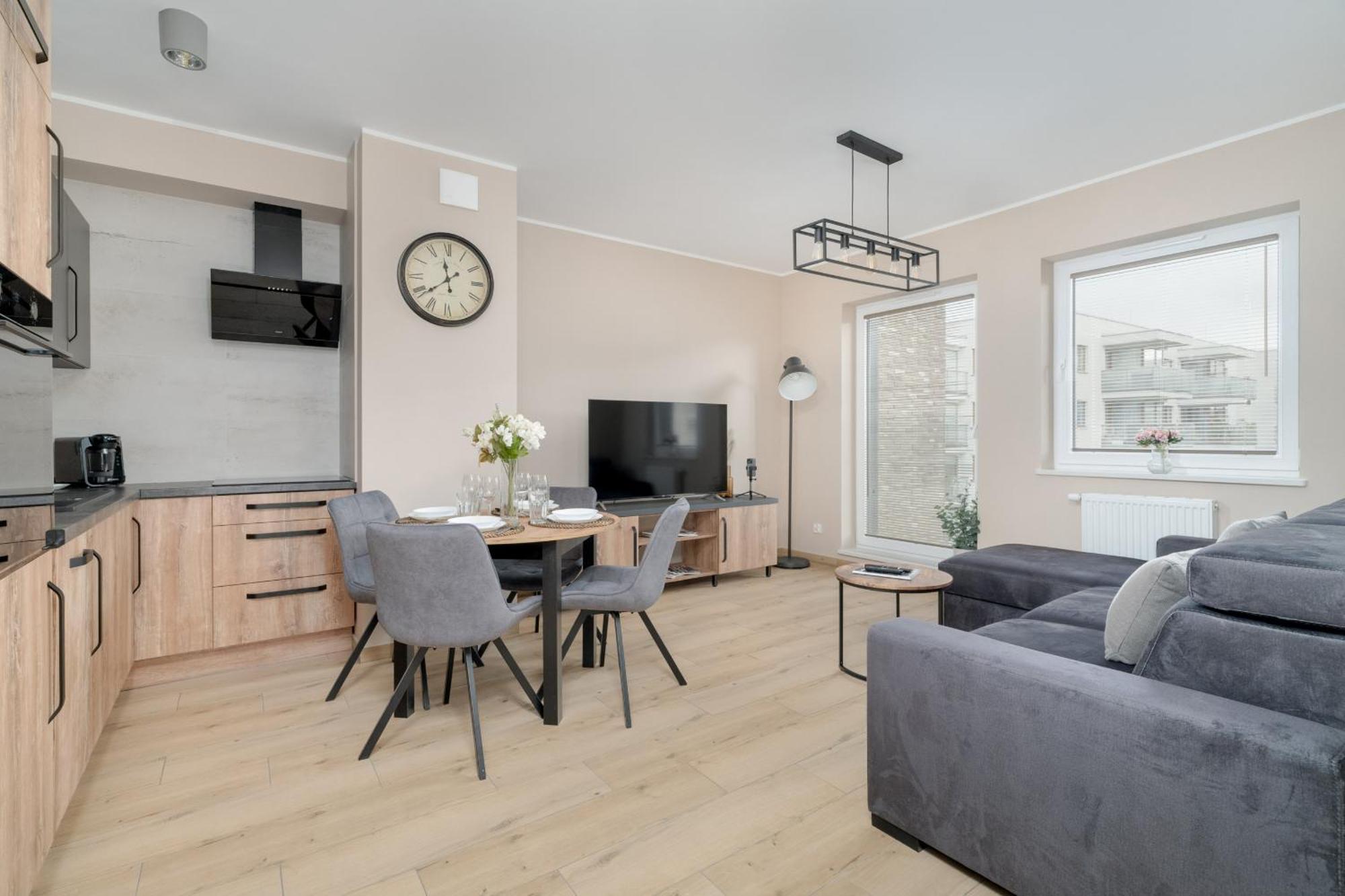 Cosy And Bright Apartment With Parking In Poznan By Noclegi Renters Екстер'єр фото